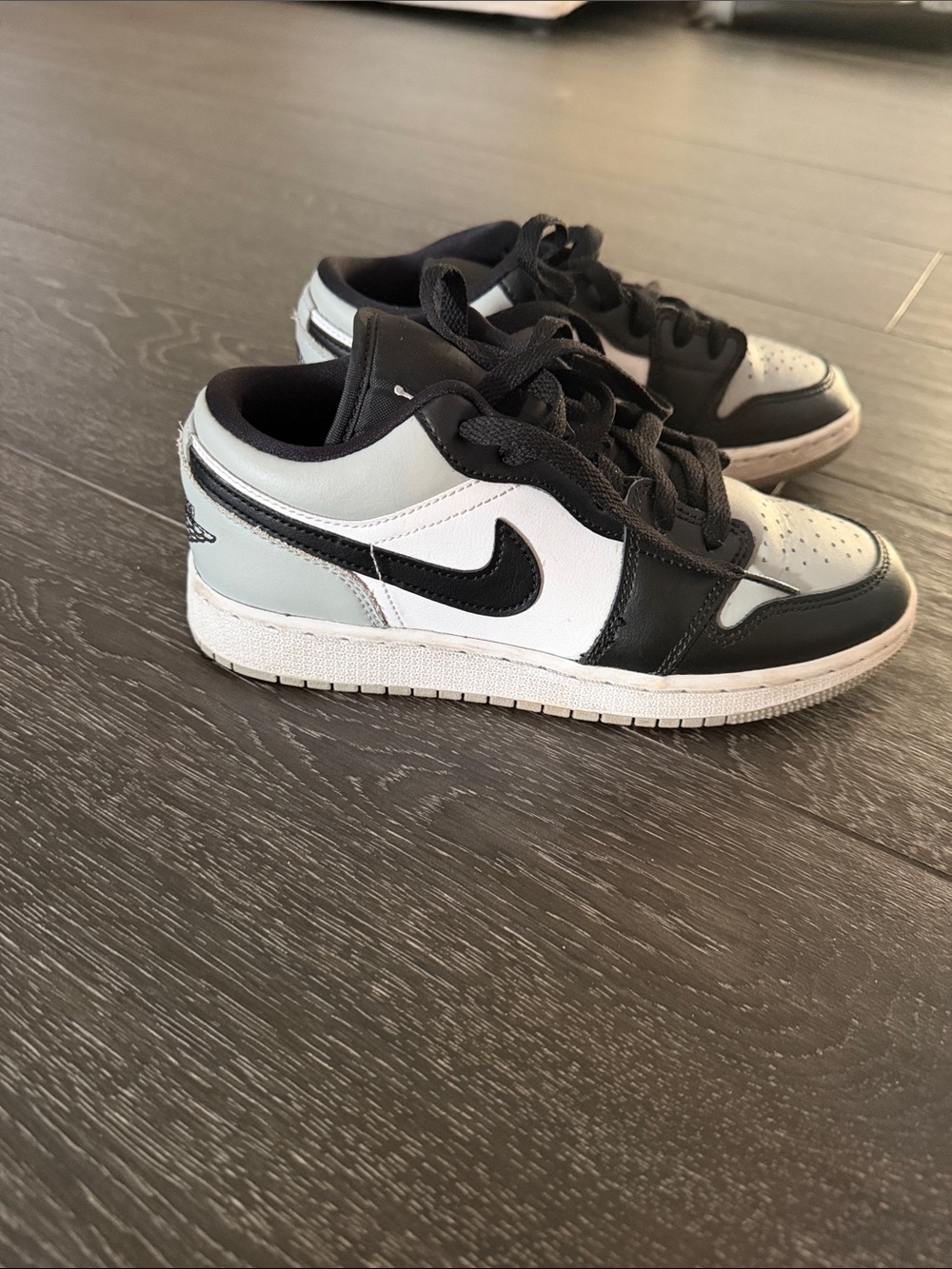 Nike Kids Low Top Sneakers in Black, White and Light Gray